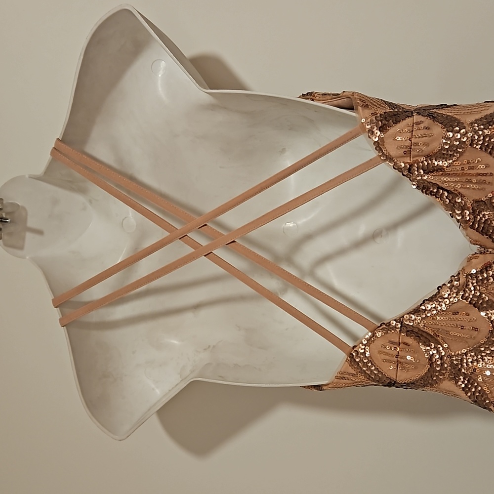 Morgan & Co. rose gold sequin scallop pattern lined sz. 3/4 sleeveless - Picture 8 of 14